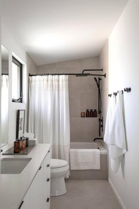 Casa Bramble Luxury 2Bed Suite Near Uofa Hospital Edmonton Dış mekan fotoğraf