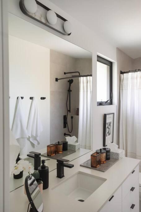 Casa Bramble Luxury 2Bed Suite Near Uofa Hospital Edmonton Dış mekan fotoğraf